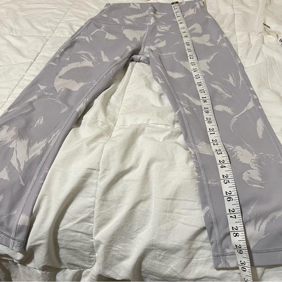 Lululemon crop size 6, camo gray and white - Picture 8 of 10